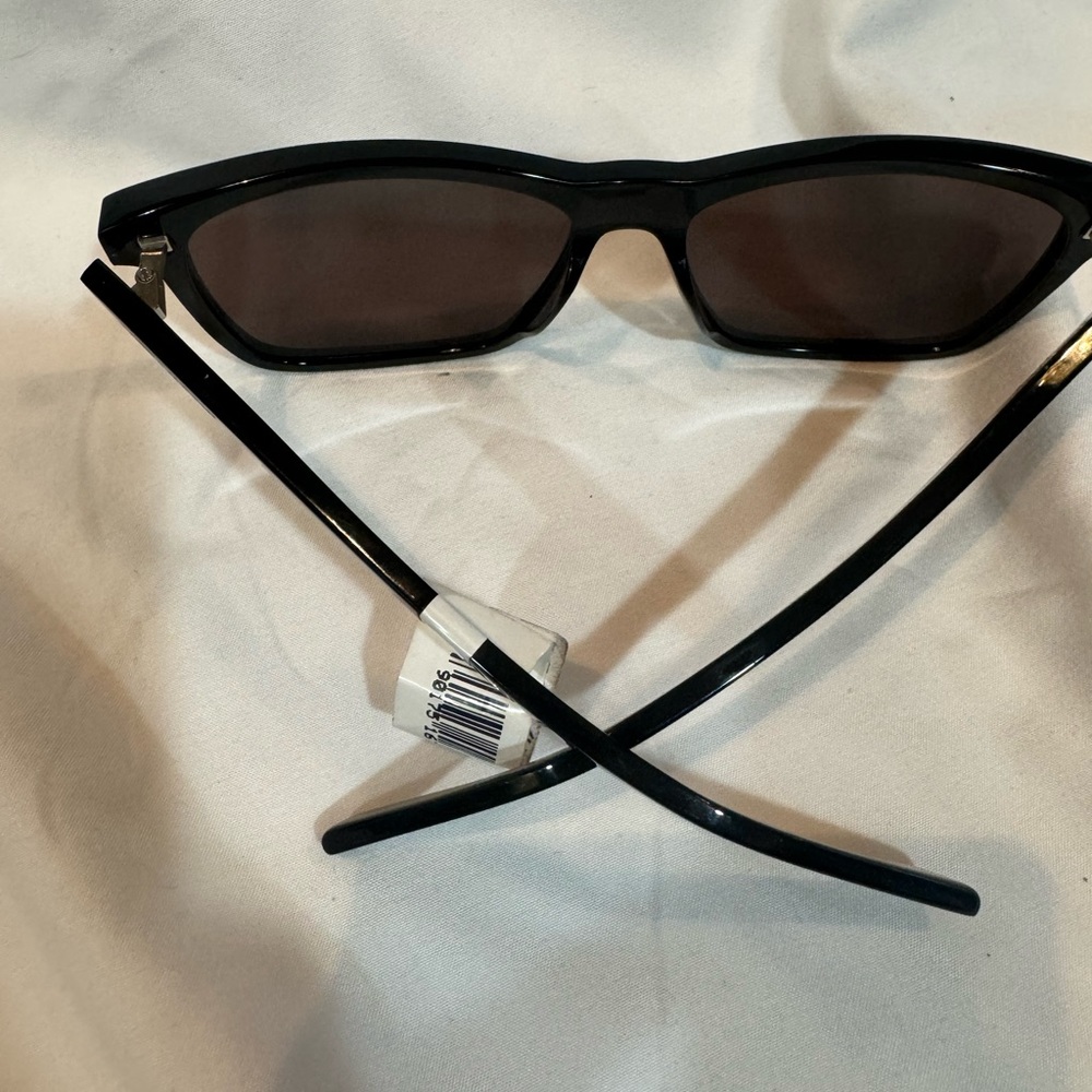 Men’s Saint Laurent sunglasses - Picture 5 of 12